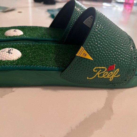 Newest edition Reef 19th hole golf slides - Picture 2 of 4